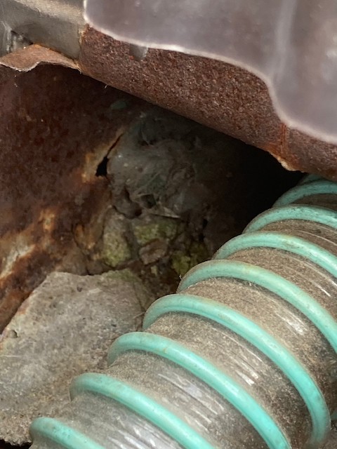 劣化したベランダドレン